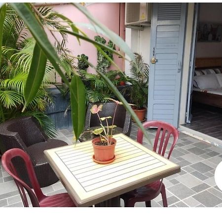 Appartements Et Chambres En Coeur De Ville Saint-Denis - Entree Autonome - Check In 14H30- Exterior photo