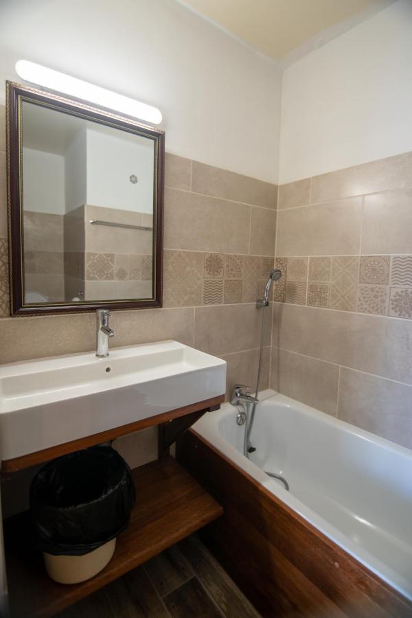Appartements Et Chambres En Coeur De Ville Saint-Denis - Entree Autonome - Check In 14H30- Exterior photo