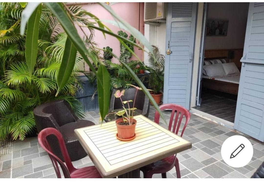 Appartements Et Chambres En Coeur De Ville Saint-Denis - Entree Autonome - Check In 14H30- Exterior photo