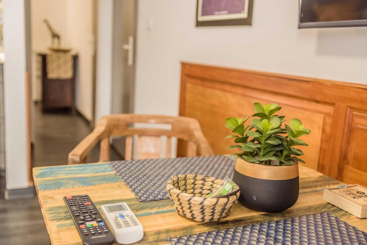 Appartements Et Chambres En Coeur De Ville Saint-Denis - Entree Autonome - Check In 14H30- Exterior photo