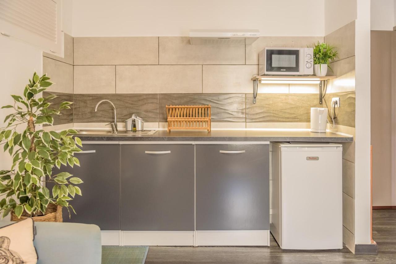 Appartements Et Chambres En Coeur De Ville Saint-Denis - Entree Autonome - Check In 14H30- Exterior photo